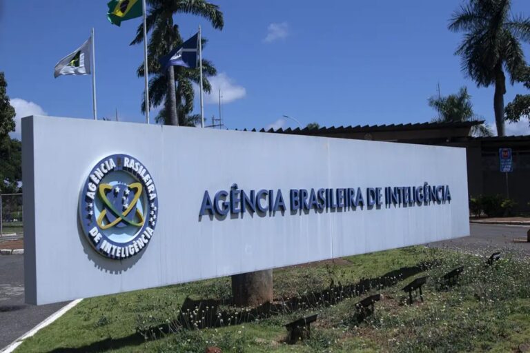 pf-e-inteligencia-trocam-ataques-por-caso-da-abin-paralela