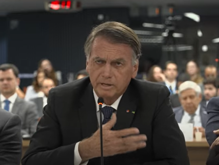 alvo-de-investigacoes,-bolsonaro-desabafa-e-afirma:-“querem-me-destruir-por-completo”