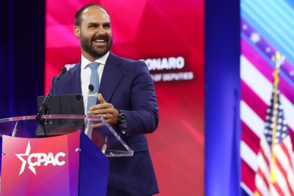 eduardo-bolsonaro-explica-por-que-nao-quer-voltar-ao-brasil:-“fator-t”