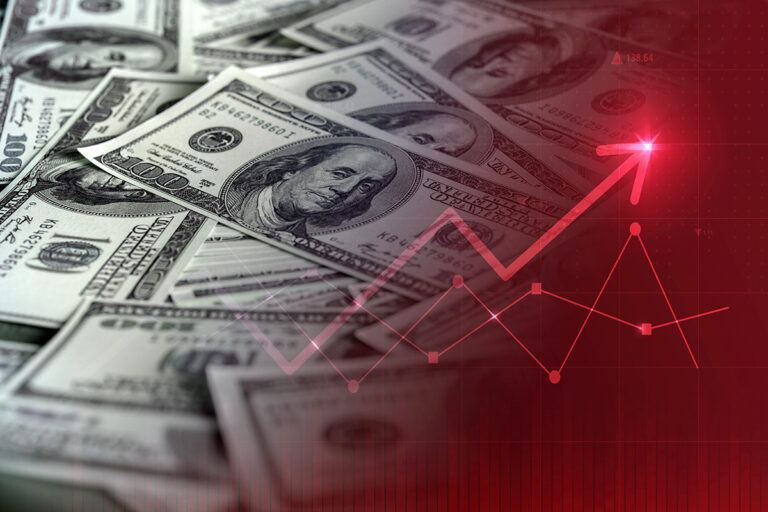 dolar-sobe-a-r$-5,58-e-bolsa-cai-com-tarifaco-e-a-espera-do-pib-chines