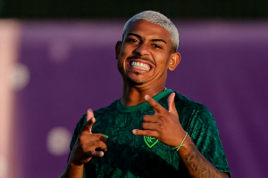 heroi-da-libertadores,-john-kennedy-volta-ao-fluminense-apos-passagem-rapida-no-mexico