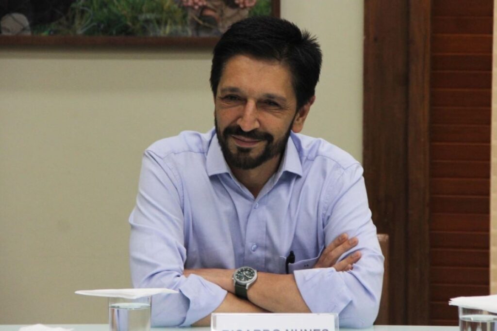 nunes-defende-25-de-marco-apos-investigacao-de-trump:-“nao-e-ilegal”