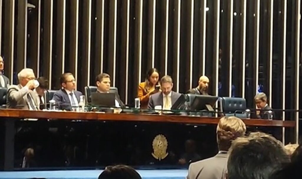 video:-motta-vai-a-alcolumbre-apos-decisao-sobre-iof-e-veto-de-lula