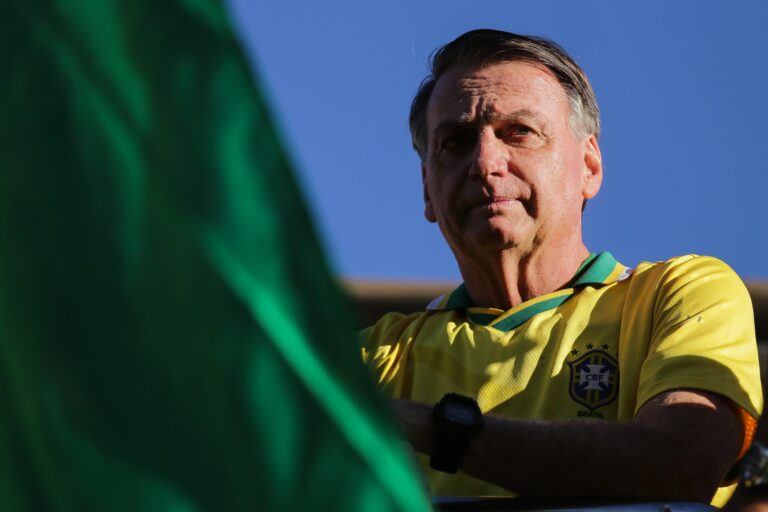 trump-e-tarifaco-nao-deixaram-bolsonaro-cumprir-seu-mes-de-“atestado”
