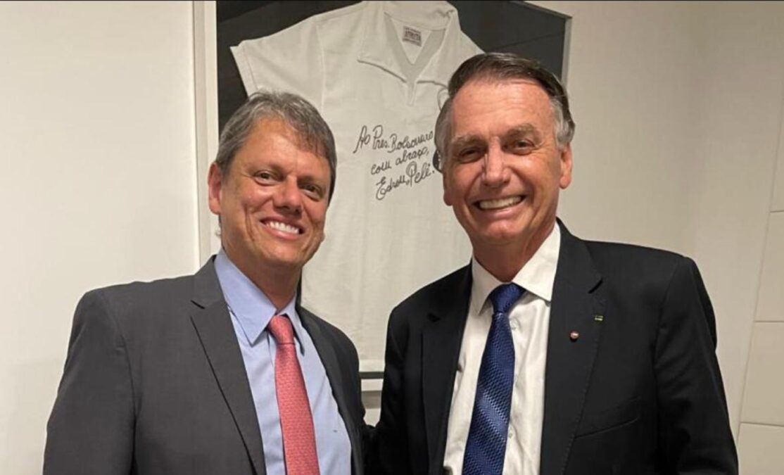 Tarcísio “queima pontes” e se apega a bolha bolsonarista, diz analista