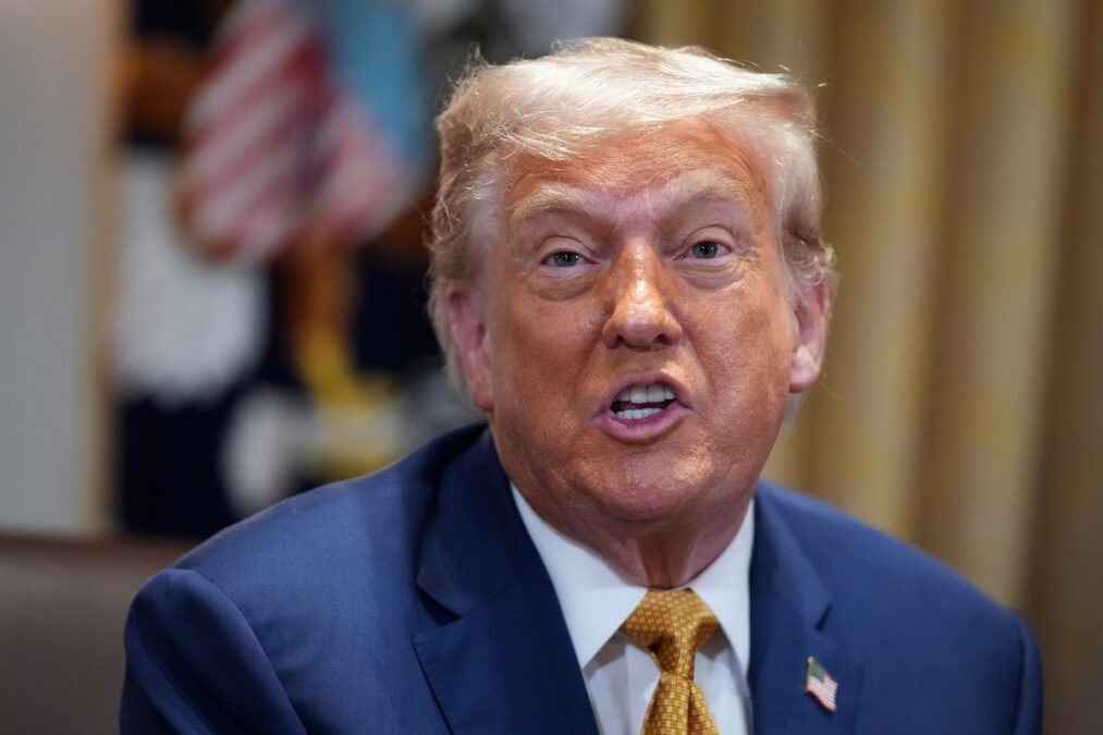 Trump pede indenização de US$ 10 bi em processo contra jornal nos EUA