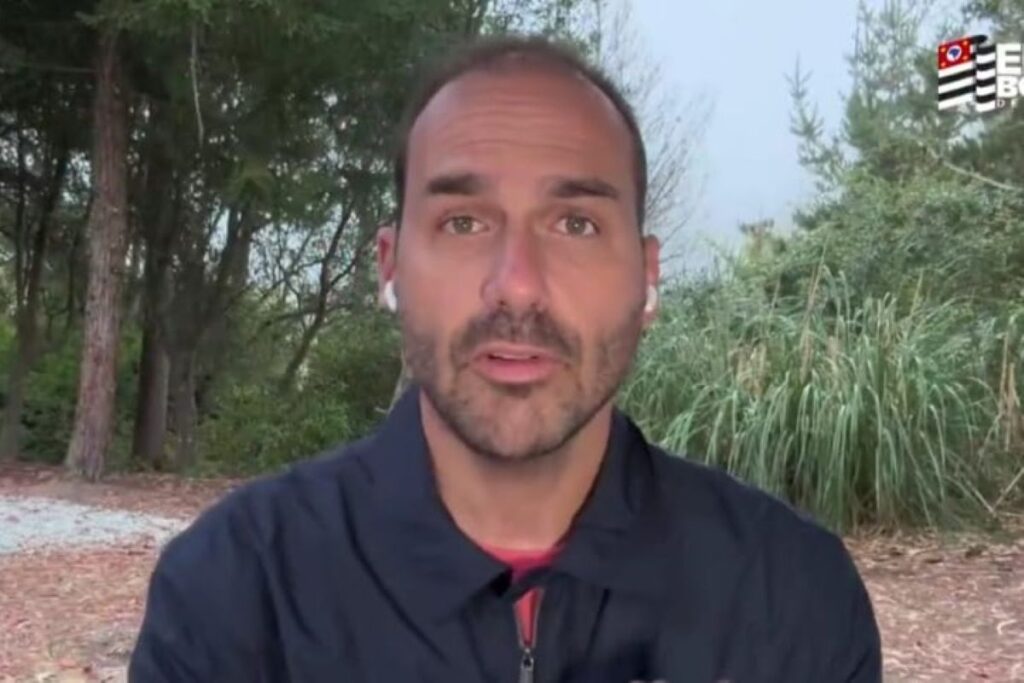 eduardo-bolsonaro-ironiza-mourao:-“quem-sabe-de-soberania-e-ele”