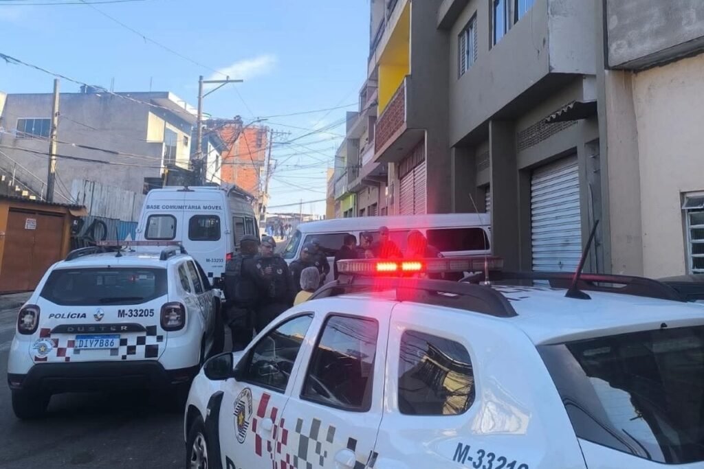 crianca-de-12-anos-e-encontrada-morta-dentro-de-casa-na-grande-sp