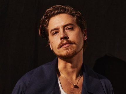 ator-de-“zack-e-cody”-tem-conta-para-postar-fas-que-tiram-fotos-“escondidas”-dele