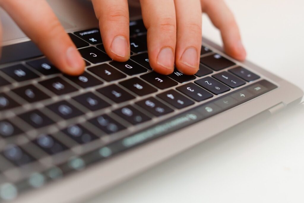 em-jogo-on-line,-homem-finge-ser-menina-de-10-anos-e-alicia-menores