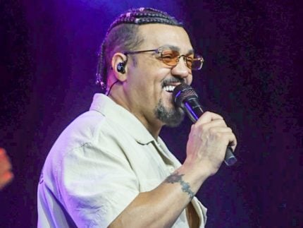 belo-estreia-novo-visual-para-novela-da-globo,-em-show-no-rio-de-janeiro