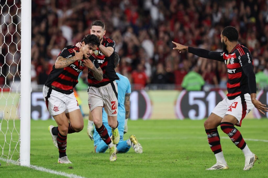 com-gol-de-pedro,-flamengo-vence-fluminense-e-se-firma-em-2o