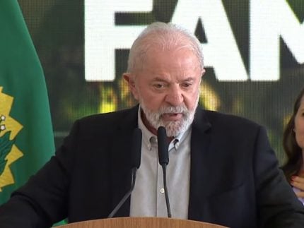 lula-afirma-que-uma-“guerra-tarifaria”-so-comecara-se-ele-responder-trump