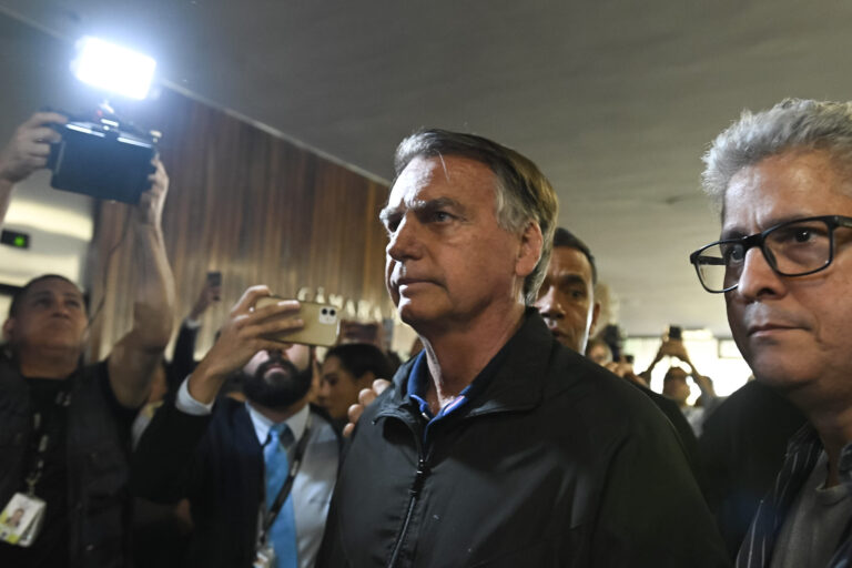 moraes-da-24h-para-defesa-de-bolsonaro-explicar-descumprimento-de-cautelar,-sob-pena-de-prisao-imediata