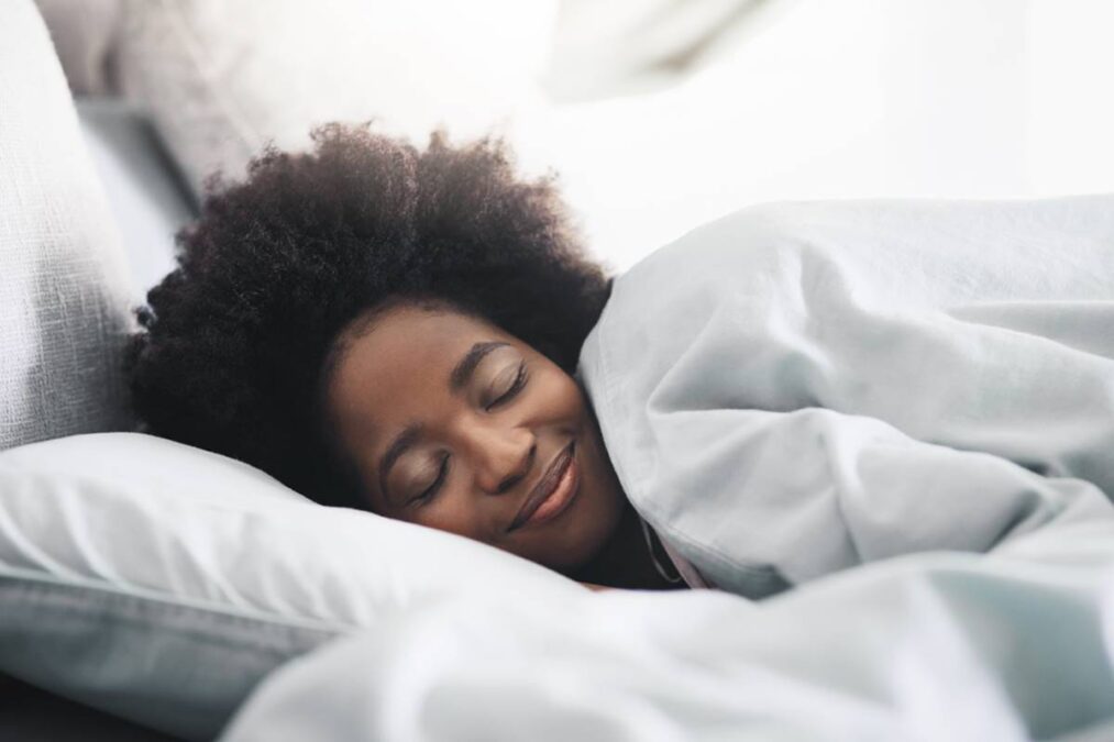 Confira os 3 melhores exercícios para dormir melhor e vencer a insônia