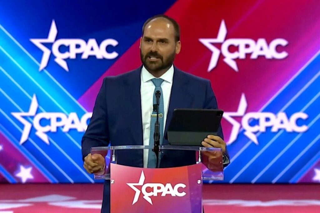 em-live-com-figueiredo,-eduardo-diz-que-“lula-e-o-bebado-na-rua”