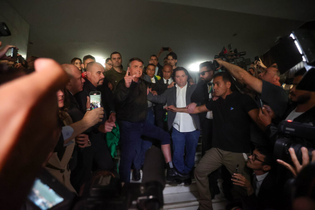 moraes-inclui-posts-de-eduardo-em-decisao-que-ameaca-prender-bolsonaro