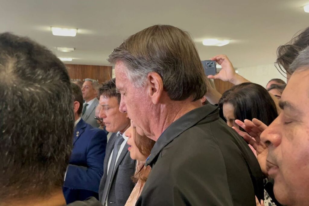em-defesa-de-bolsonaro,-ex-assessor-de-trump-provoca-moraes