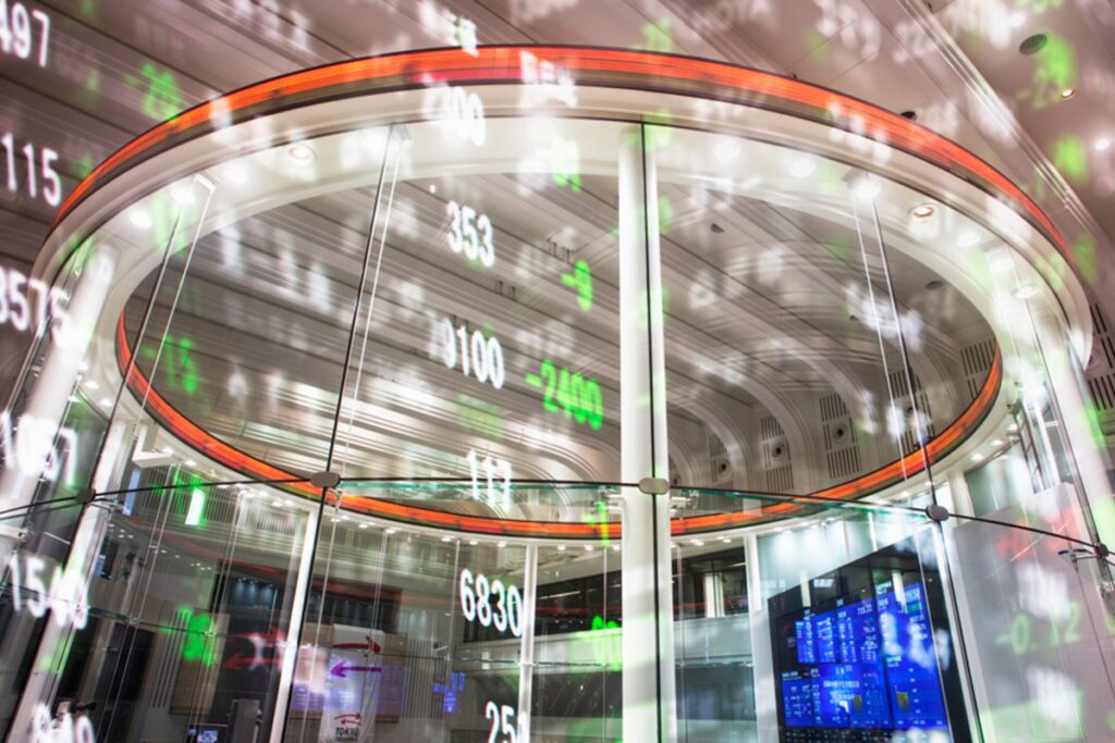 bolsa-de-toquio-recua-com-derrota-do-governo-e-incerteza-sobre-tarifas