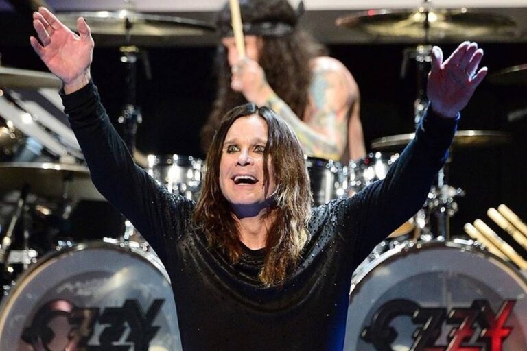 relembre-o-episodio-em-que-ozzy-osbourne-mordeu-um-morcego-vivo