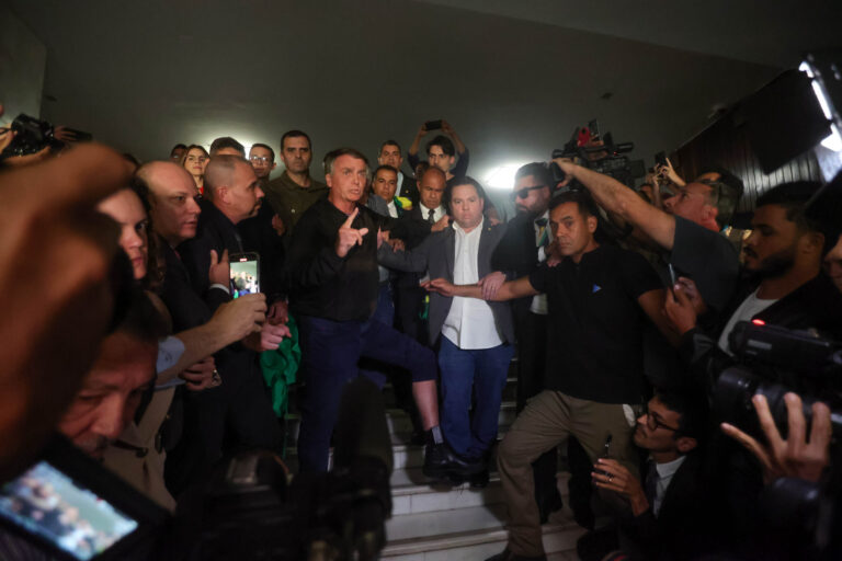sem-estrutura-na-pf,-bolsonaro-pode-ficar-preso-em-unidade-militar