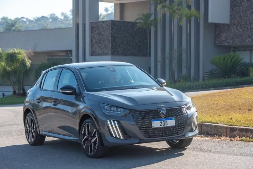stellantis-anuncia-recall-de-carros-da-peugeot-por-risco-de-incendio