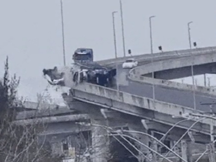 caminhao-cegonha-perde-controle-e-tomba-em-ponte-do-rio-grande-do-sul.-veja!