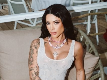 namorada-de-belo-vai-a-record-e-assina-contrato-para-“a-fazenda-17”