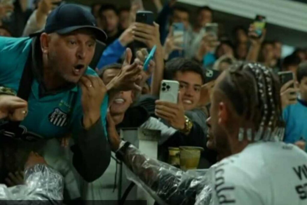 video:-neymar-discute-com-torcedor-apos-derrota-do-santos-na-vila