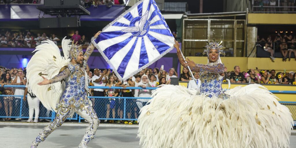 desfile-das-escolas-do-rio-tera-18-jurados-a-mais-no-carnaval-de-2026