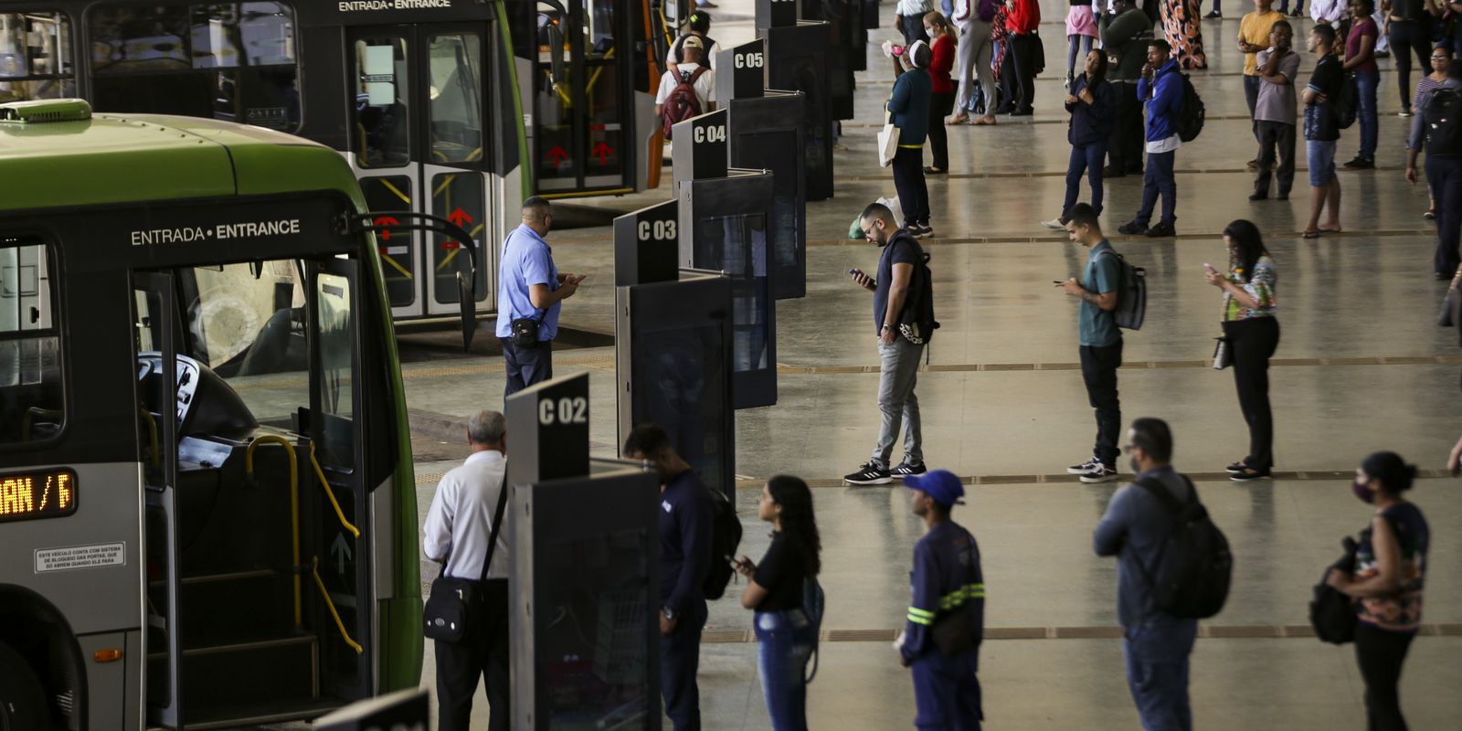 pesquisa-identifica-20,5-milhoes-de-brasileiros-sem-acesso-a-internet