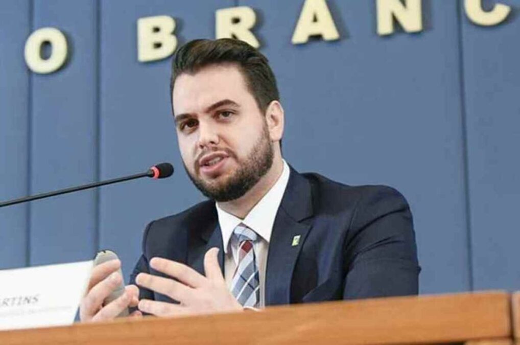 Vídeo: no STF, Filipe Martins, ex-assessor de Bolsonaro, erra própria idade