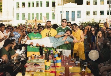 menos-e-mais-e-nattan-viajam-para-salvador-e-gravam-musica-ao-vivo-em-ponto-turistico