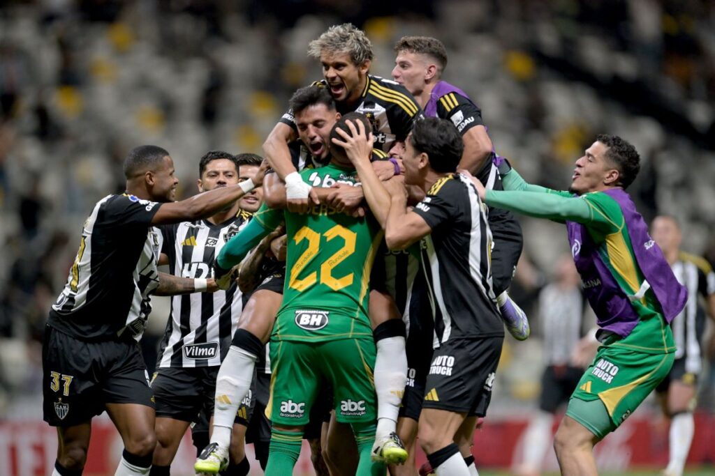 everson-brilha-e-galo-esta-nas-oitavas-de-final-da-sul-americana