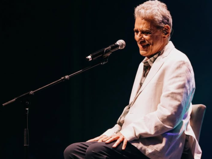 chico-buarque-processa-facebook-por-uso-indevido-de-musica-com-associacao-a-ditadura