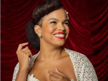 “eta-mundo-melhor!”:-dita-brilha-em-show-e-conquista-contrato-como-cantora-de-radio