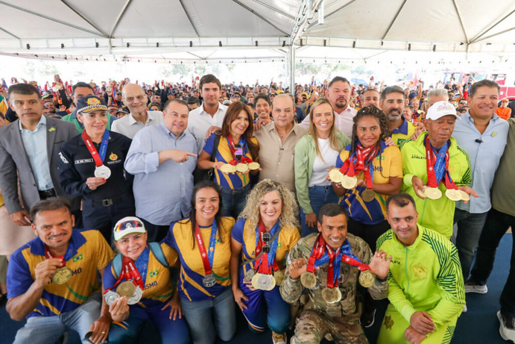 ibaneis-recebe-servidores-que-foram-aos-jogos-mundiais-de-policiais