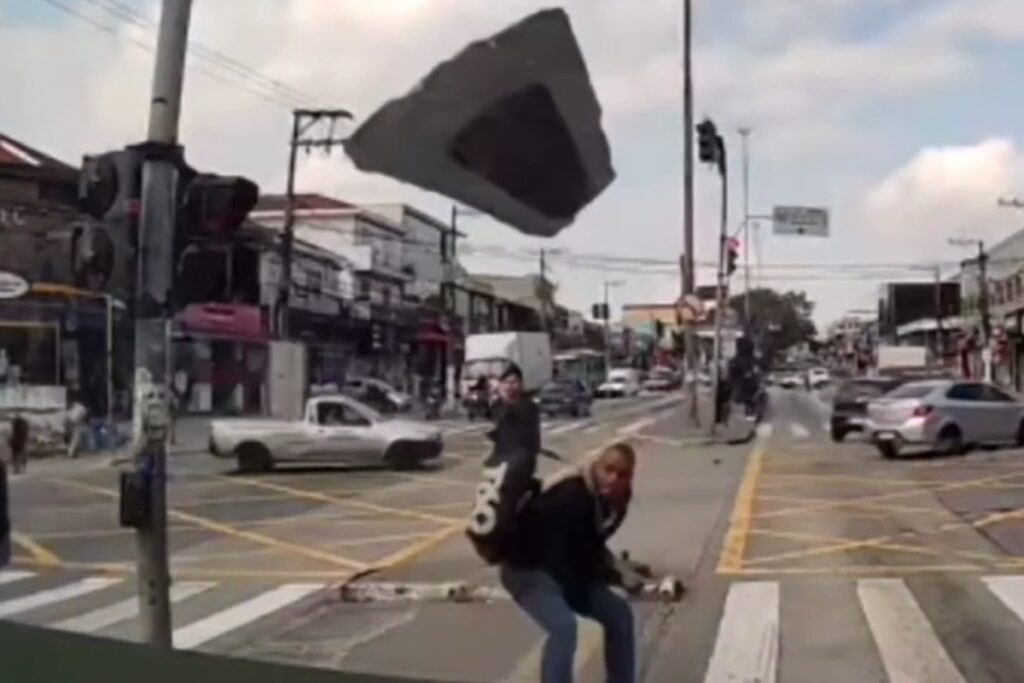 policia-prende-outro-suspeito-de-apedrejar-onibus-em-sp.-veja-video