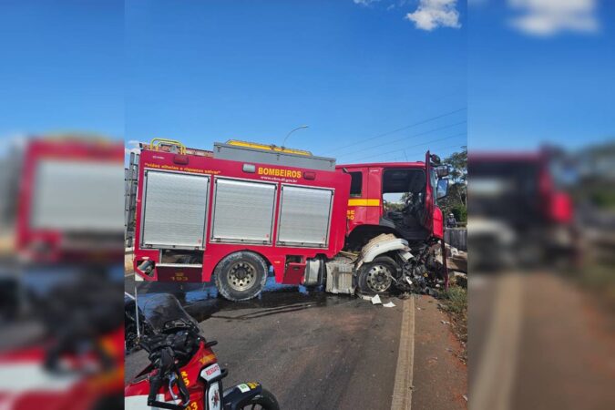 cinco-bombeiros-ficam-feridos-apos-viatura-bater-a-caminho-de-incendio