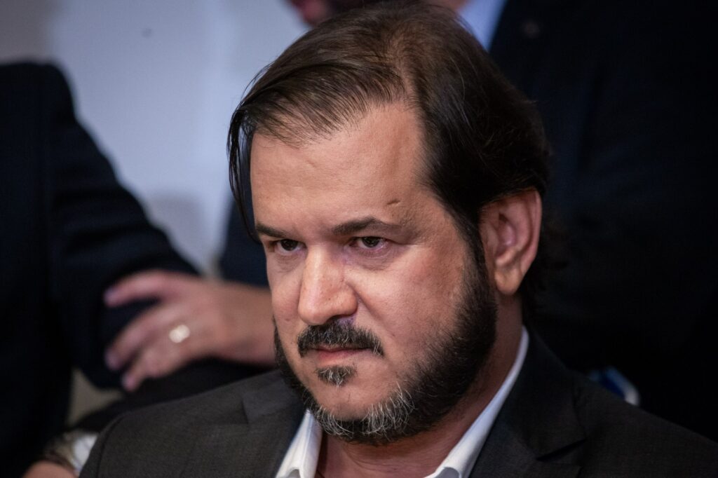 chefe-do-uniao-brasil:-governo-e-fraco-e-lula-deve-ligar-para-trump