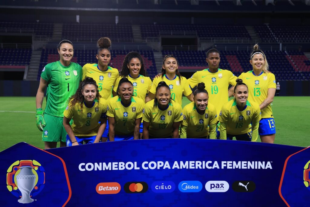 copa-america:-brasil-supera-expulsao,-segura-colombia-e-e-1o-no-grupo