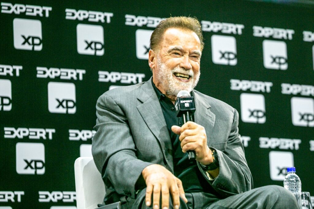 hasta-la-vista,-baby:-schwarzenegger-e-aclamado-por-faria-limers-em-sp