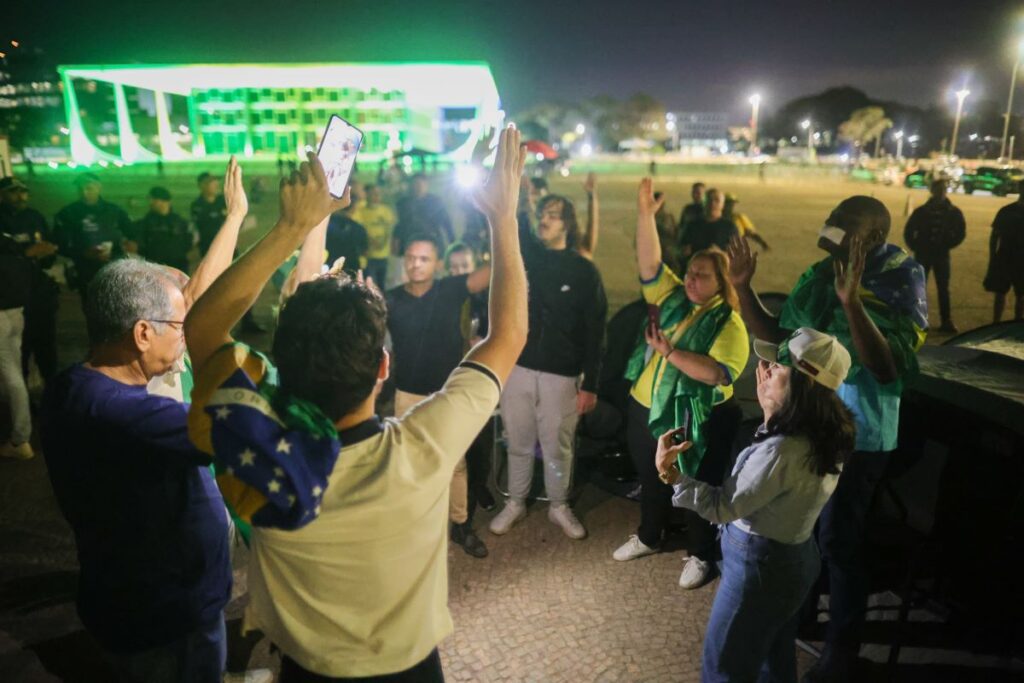 protesto-silencioso-de-deputado-pro-bolsonaro-registra-confusao.-video