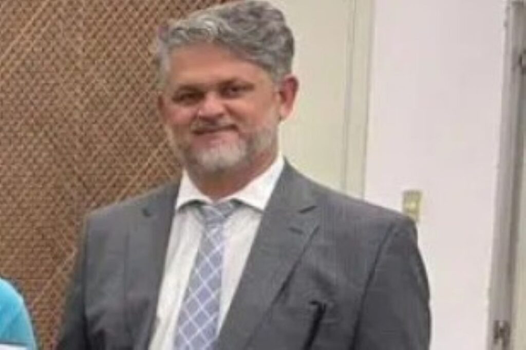 com-renda-de-r$-48-mil,-subsecretario-paulista-trabalhava-de-milao 