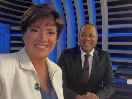 christina-lemos-e-luiz-fara-monteiro-voltam-a-bancada-do-jornal-da-record