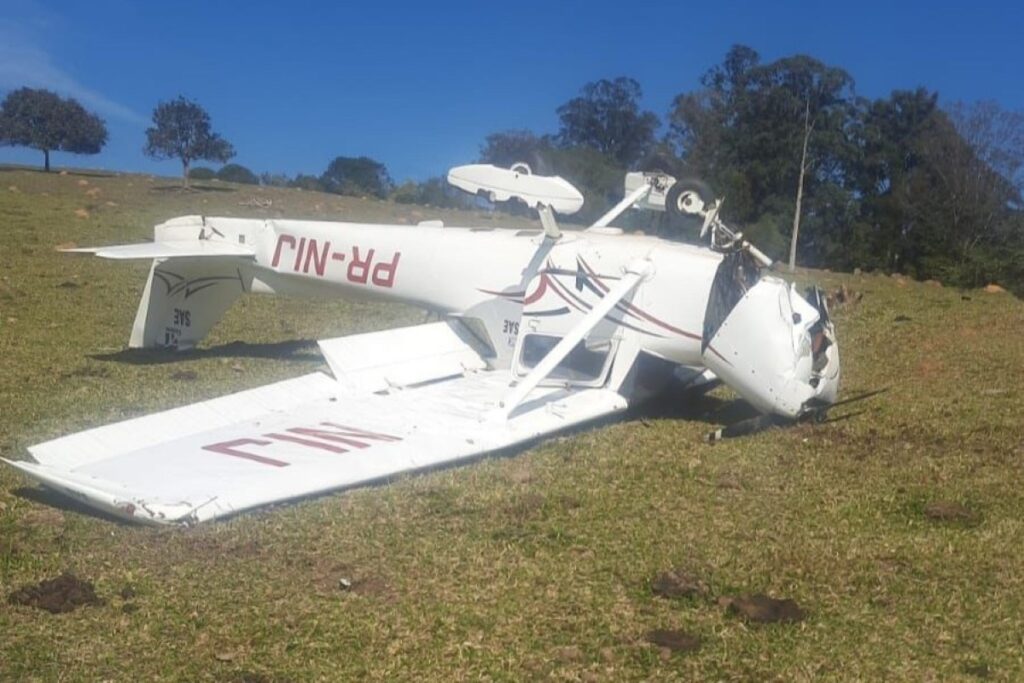 aviao-faz-pouso-de-emergencia-e-piloto-sobrevive-no-interior-de-sp