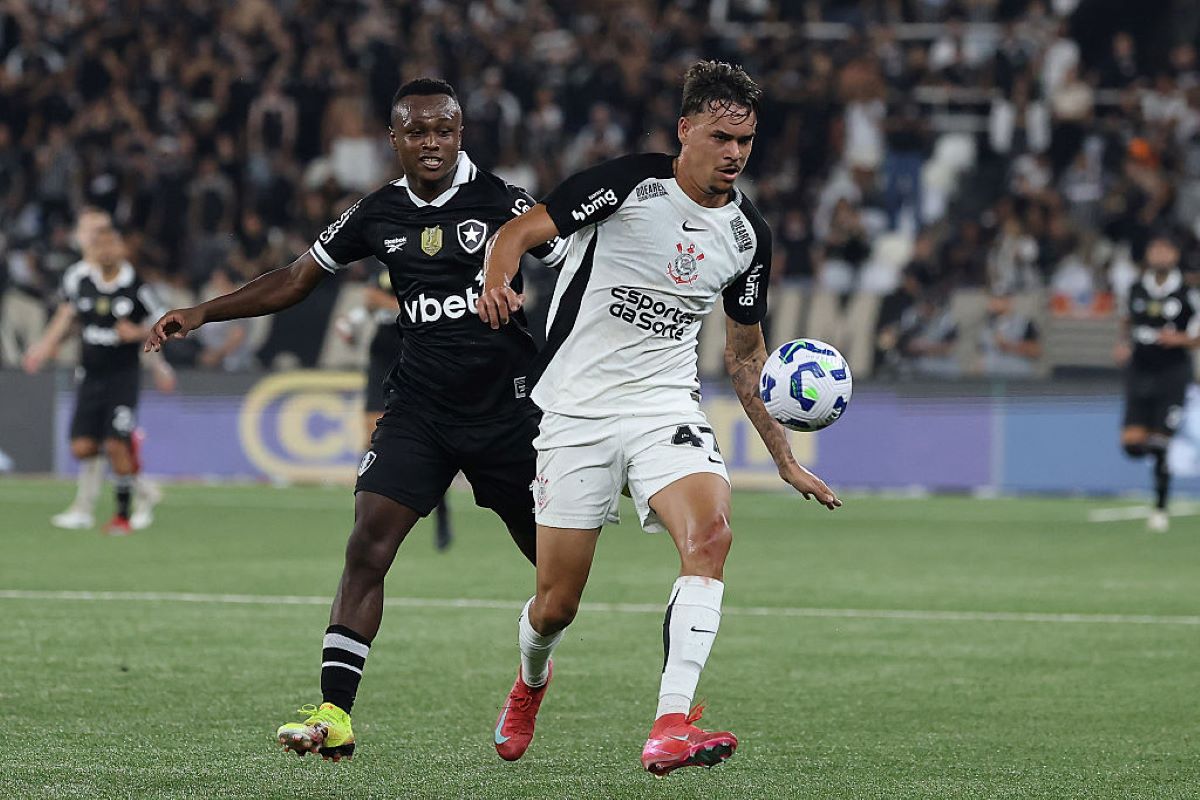 Brasileirão: Com gol de Memphis, Corinthians empata com Botafogo