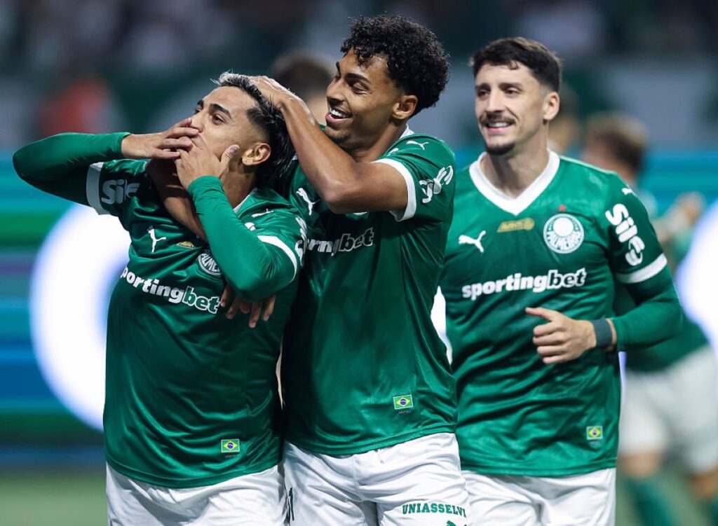 brasileirao:-palmeiras-vence-gremio-e-diminui-vantagem-para-o-cruzeiro