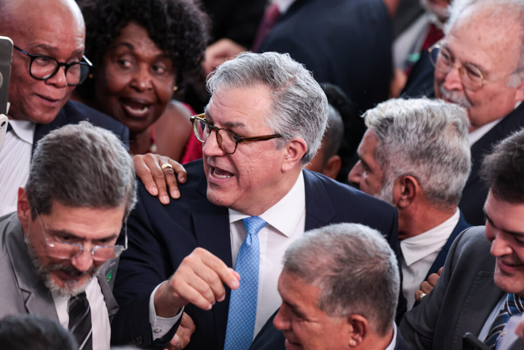 padilha-diz-que-unica-coisa-dos-eua-que-o-incomoda-e-surto-de-sarampo