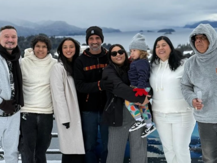 zeca-pagodinho-realiza-sonho-dos-netos-de-conhecer-a-neve-durante-viagem-em-familia